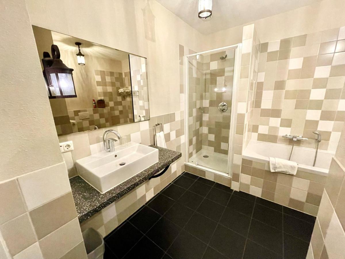 Hotel & Restaurant - Auberge De Hilver Diessen Ngoại thất bức ảnh